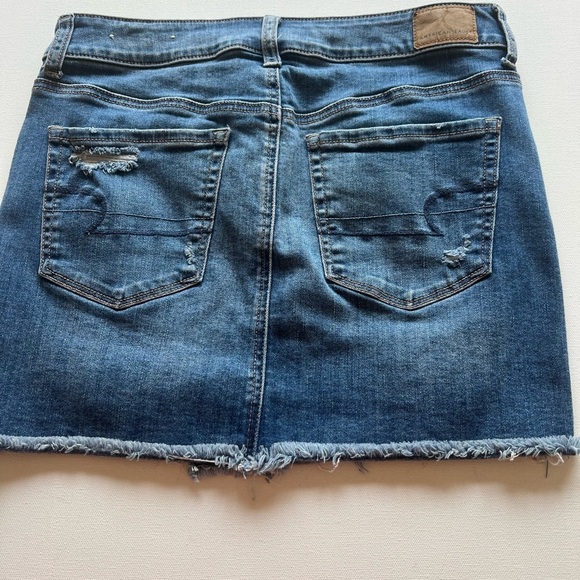 EUC American Eagle Distressed Denim Mini Skirt Size 10 🔥🔥 (D2) - Picture 11 of 14